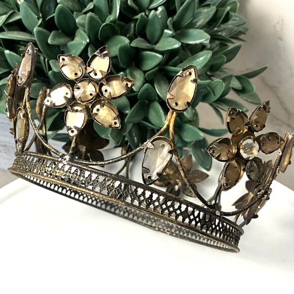 Incredible vintage metal crown, display crown